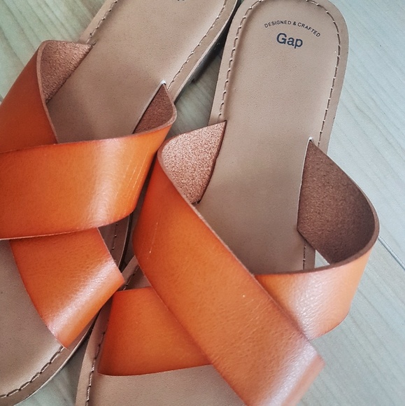 GAP Criss Cross Sandals - Picture 2 of 3